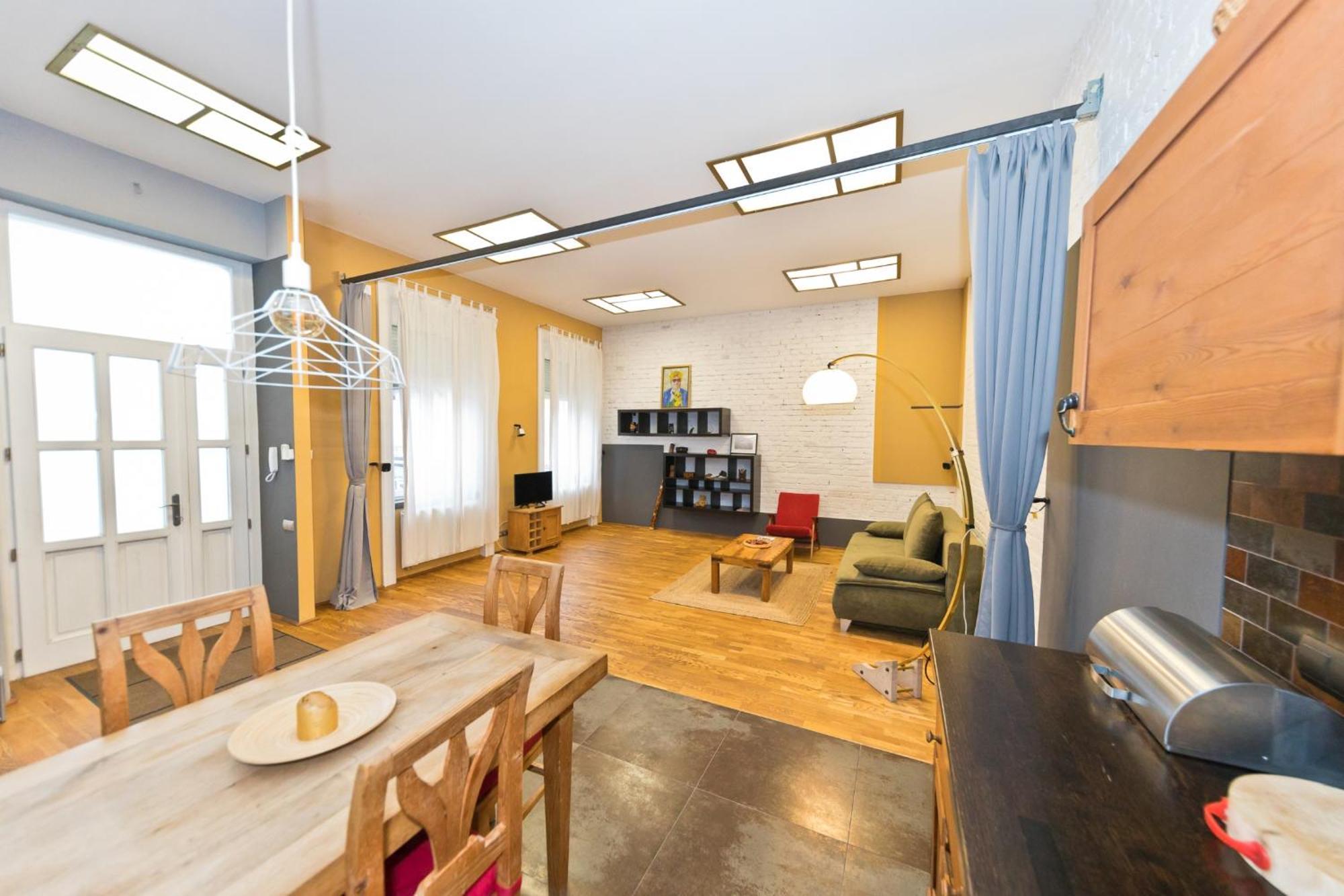 Cozy Loft At Opera — Photos 1